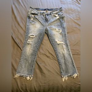 Lightwash Capri distressed Judy Blue Jean